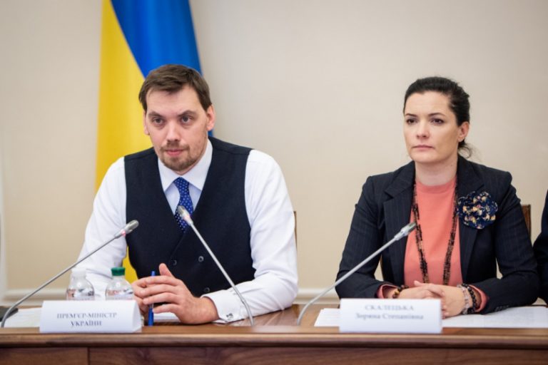 Прем’єр-міністр: Українці повинні отримати повноцінний доступ до гарантованих державою медпослуг у межах другого етапу реформи