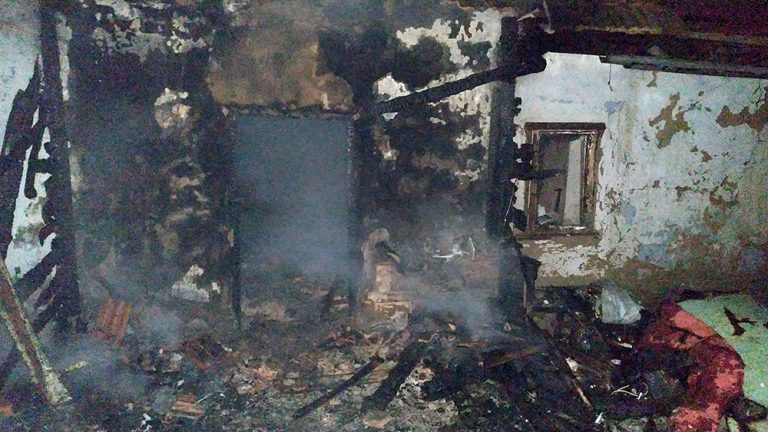 За чергову добу рятувальники 20 ДПРЧ двічі гасили пожежі в житловому секторі