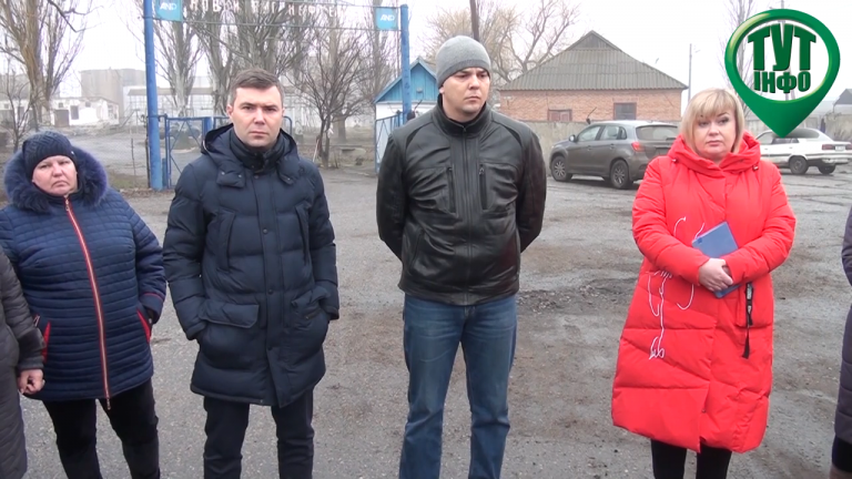 Населення проти вивантаження мінеральних добрив на території селища Станційного /Ранок/ 10.01.2020 день третій