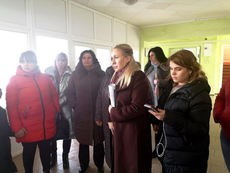 Депутатами Миколаївської обласної ради разом з  Вікторією Москаленко здійснила робочу поїздку до Новобузької ЗОШ №1