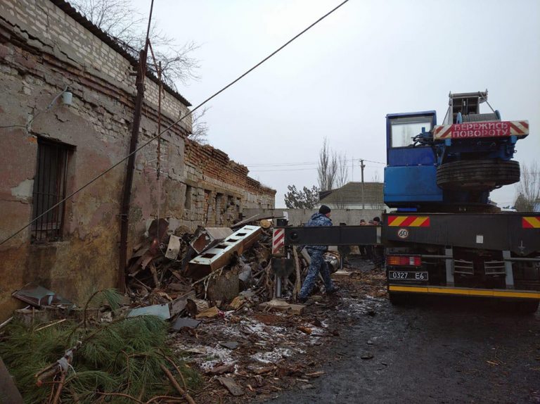 На Миколаївщині стався вибух котла на території ЗОШ, під залізобетонною плитою опинилась людина