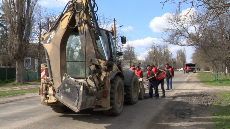 Софіївський гранітний кар’єр розпочав весняні роботи з ремонту доріг